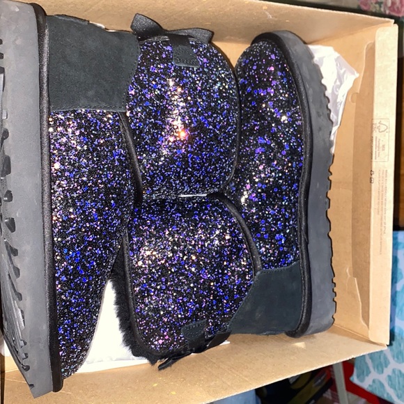 UGG Shoes - UGG COSMOS MINI BOW SIZE 7